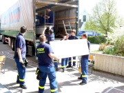 Amtshilfe - LKW mit Hilfsgüter nach Rumänien laden